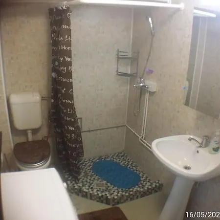 Come - A Tiny House In The Center Of Boekarest
