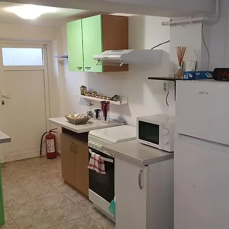 Come - A Tiny House In The Center Of *